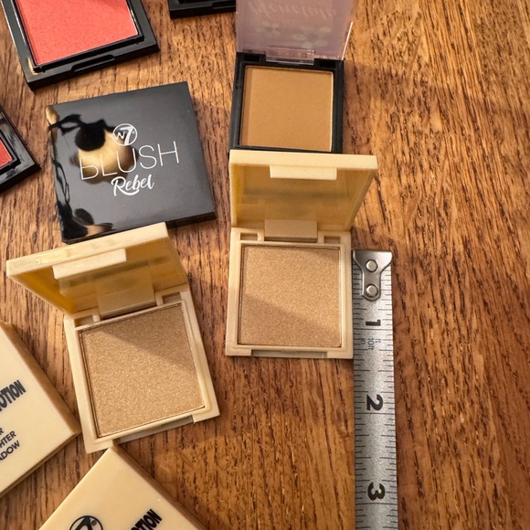 Bundle of 23 NEW mini make-up items - Picture 3 of 4